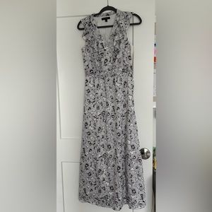 Banana republic sleeveless maxi dress